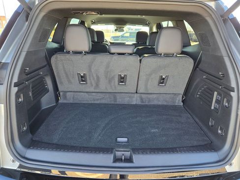 Used 2025 GMC Acadia Denali image 10