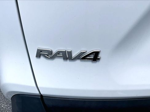 Used 2022 Toyota RAV4 LE AWD/4WD image 30