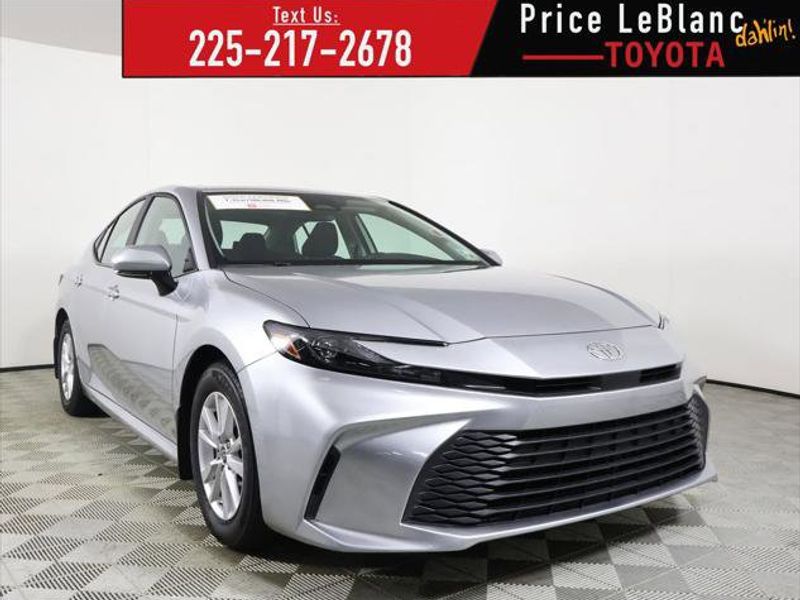 Certified 2025 Toyota Camry LE image 1