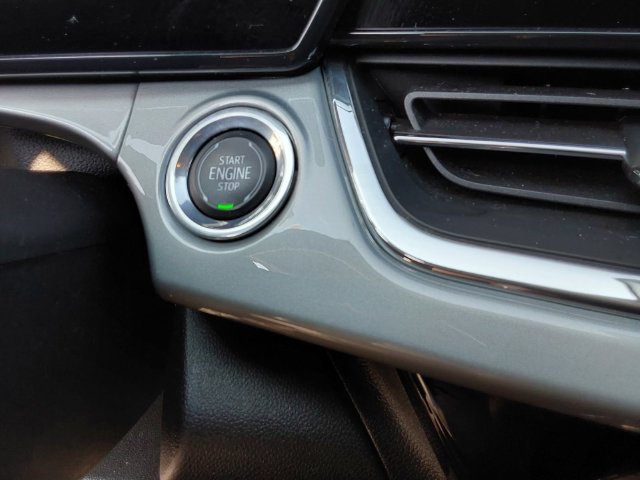Used 2025 Chevrolet Trax LT FWD image 29