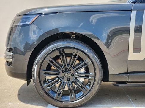 New 2026 Land Rover Range Rover Long Wheelbase SE AWD/4WD image 9
