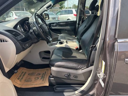 Used 2015 Dodge Grand Caravan SXT FWD image 16