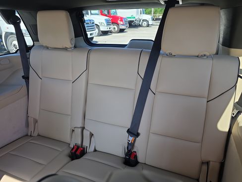 Used 2023 Cadillac Escalade Premium Luxury w/ Performance Package image 14