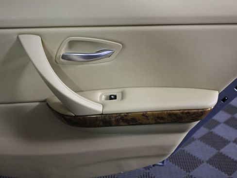 Used 2006 BMW 325xi Sedan image 38