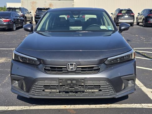 Used 2023 Honda Civic Touring image 2