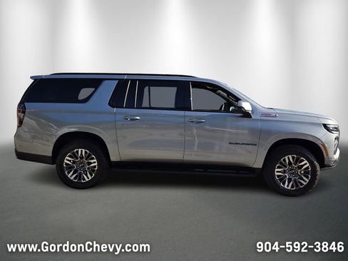 Certified 2025 Chevrolet Suburban Z71 AWD/4WD image 7