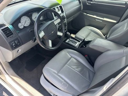 Used 2006 Chrysler 300 Touring RWD image 9