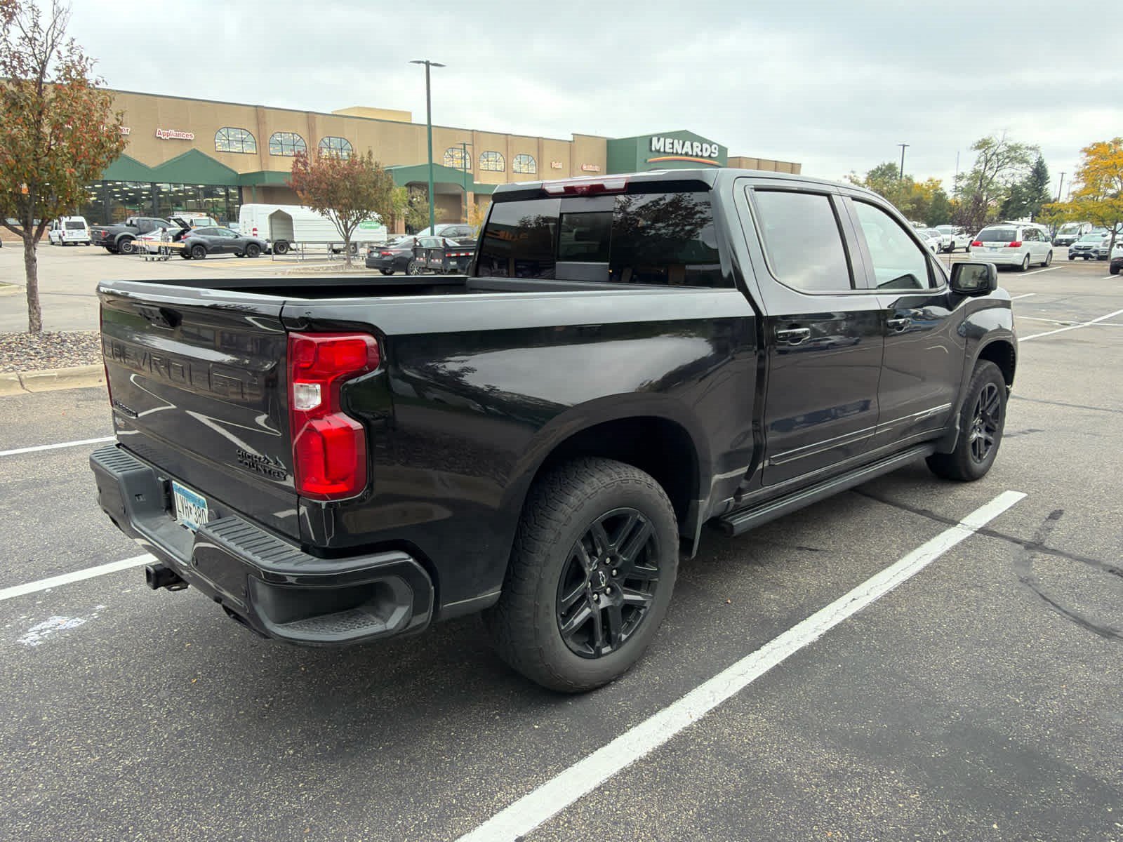Used 2024 Chevrolet Silverado 1500 High Country w/ Midnight Edition AWD/4WD image 4