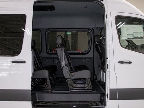 Used 2024 Mercedes-Benz Sprinter 2500 image 3
