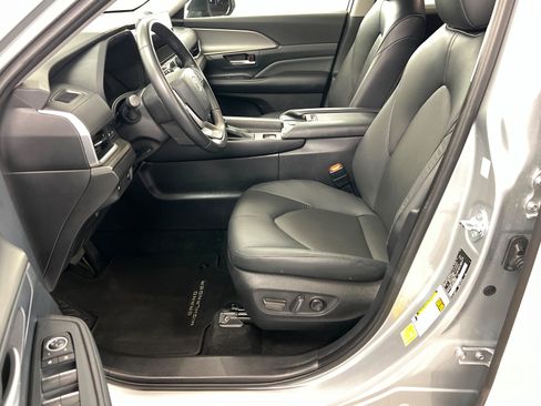 Certified 2025 Toyota Grand Highlander AWD image 18