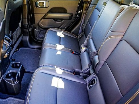 New 2025 Jeep Gladiator Sport image 26