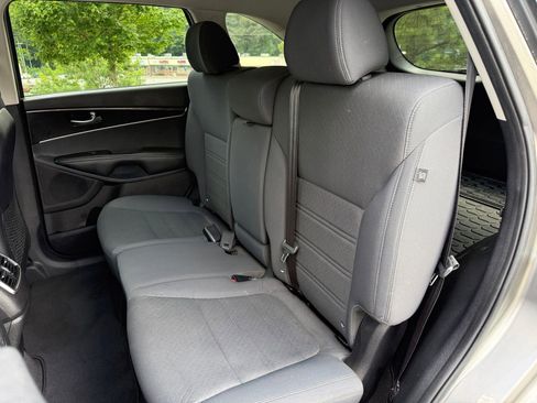 Used 2016 Kia Sorento FWD image 38