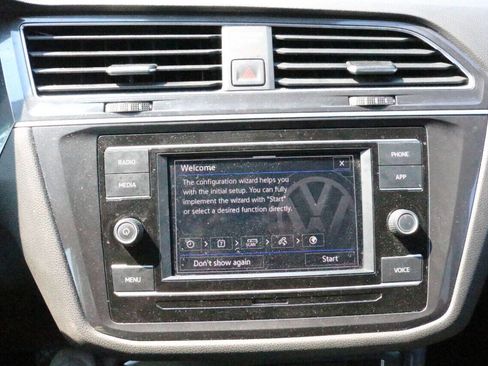 Used 2020 Volkswagen Tiguan S image 21