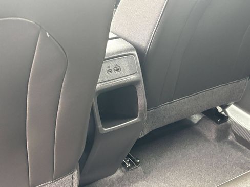 Used 2025 Chevrolet Trax LT FWD image 19