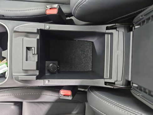 Certified 2025 Subaru Outback Limited image 28