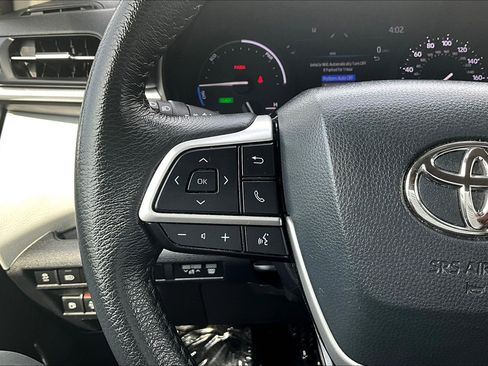 Used 2025 Toyota Sienna XLE FWD image 20