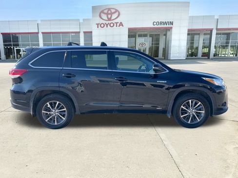 Used 2018 Toyota Highlander XLE AWD/4WD image 6