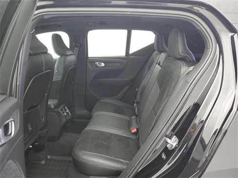 Used 2020 Volvo XC40 T4 R-Design w/ Advanced Package image 14