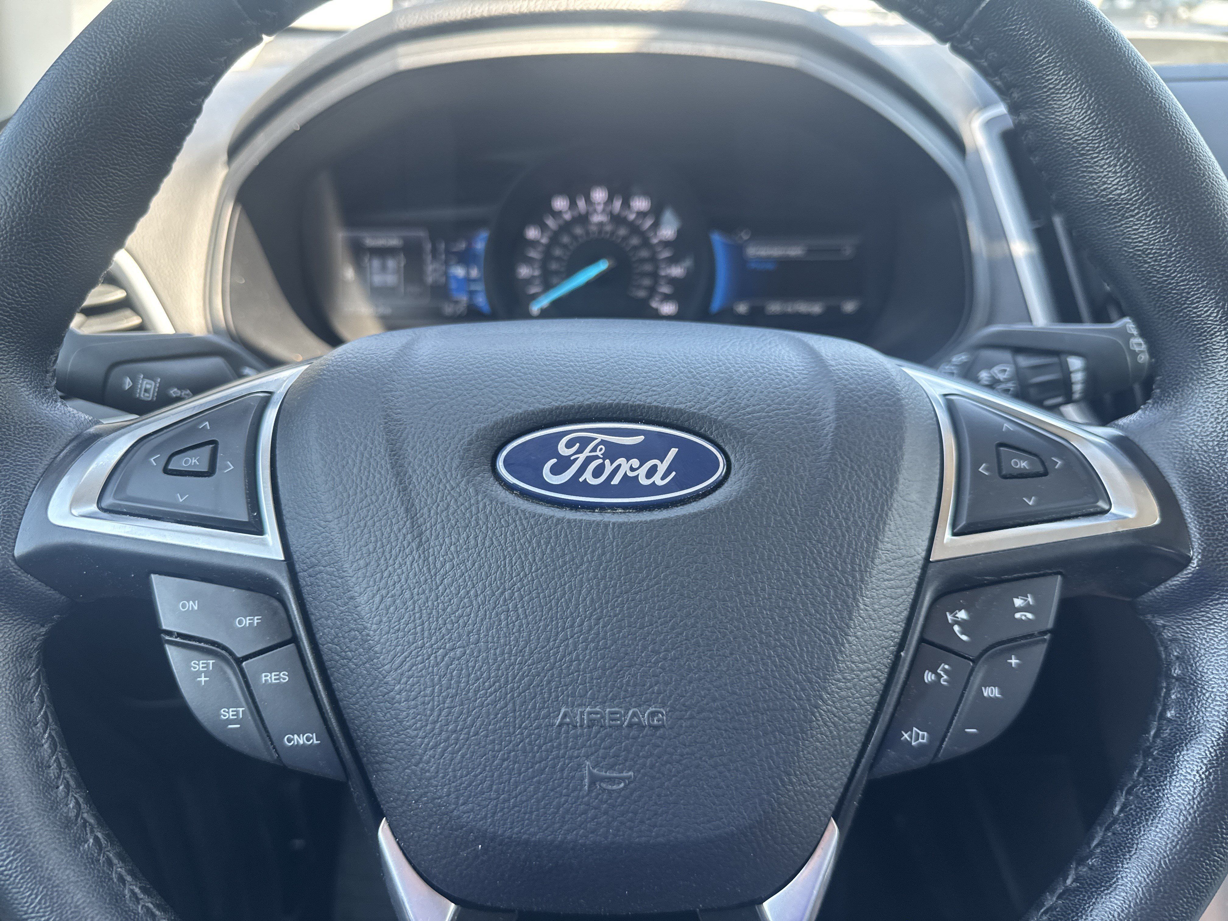 Used 2024 Ford Edge SEL AWD/4WD image 10