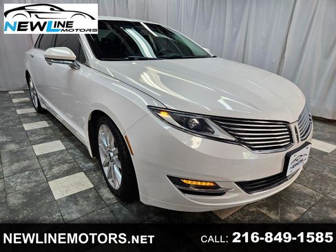 Used 2016 Lincoln MKZ image 1