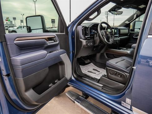 Used 2025 Chevrolet Silverado 2500 High Country w/ Technology Package image 33