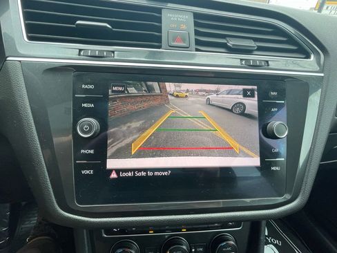 Used 2018 Volkswagen Tiguan SEL image 19