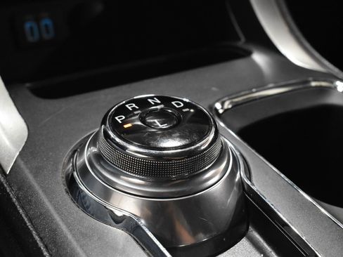 Used 2020 Ford Fusion SE FWD image 21