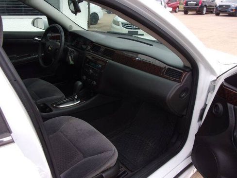 Used 2016 Chevrolet Impala LT FWD image 17