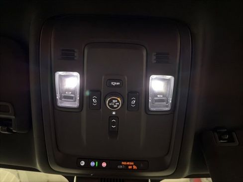 Used 2025 GMC Yukon Denali image 47