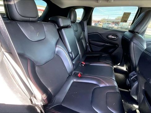 Used 2020 Jeep Cherokee Trailhawk w/ Cold Weather Group image 28