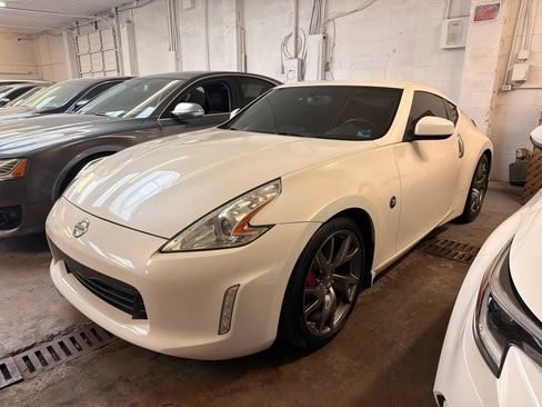 Used 2014 Nissan 370Z Touring w/ Sport Package RWD image 1