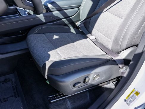 Used 2025 GMC Acadia Elevation image 18