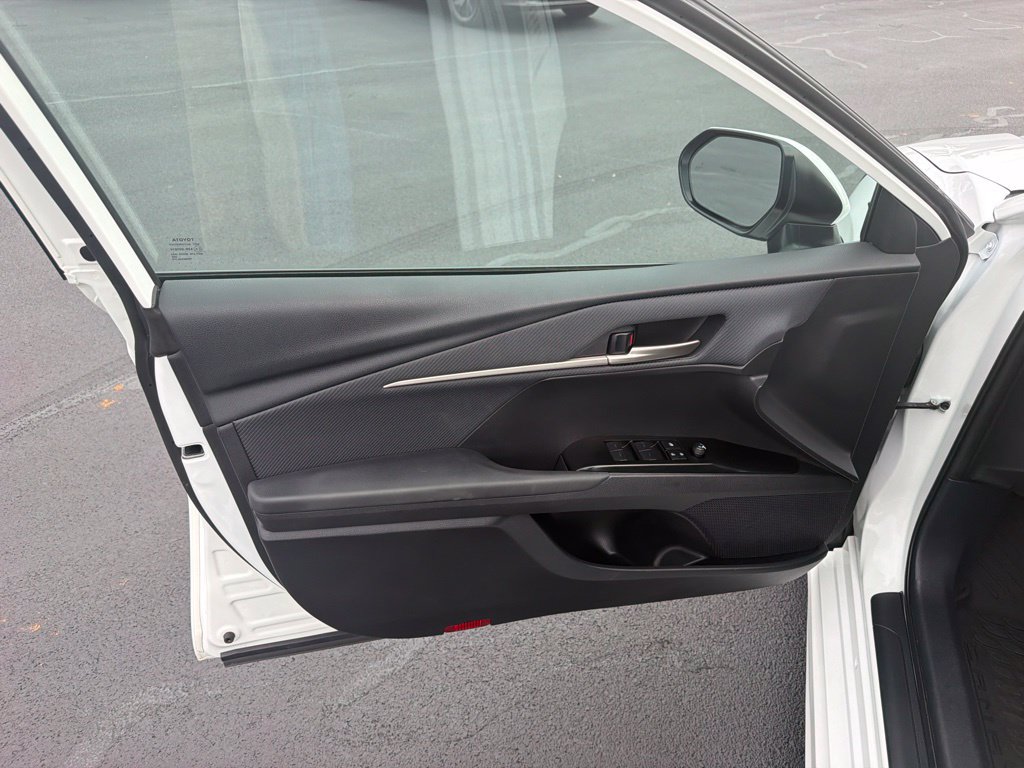 Used 2025 Toyota Camry SE FWD image 10