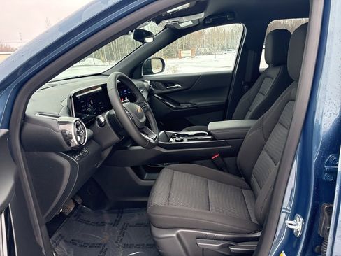 Used 2026 Chevrolet Equinox LT AWD/4WD image 2