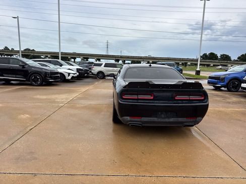 Used 2015 Dodge Challenger R/T w/ Quick Order Package 28B R/T RWD image 18