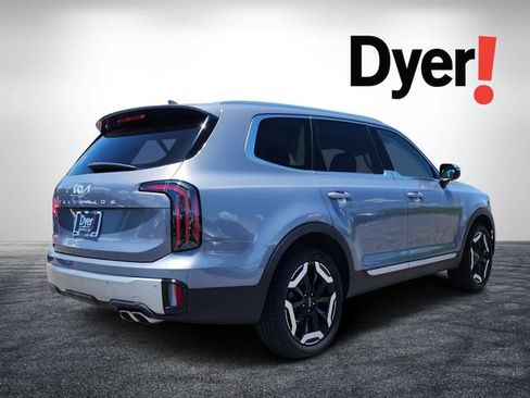 Certified 2024 Kia Telluride EX w/ EX Captain's Chair Package FWD image 5