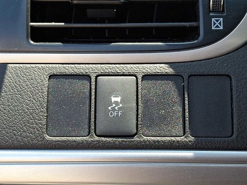 Used 2012 Toyota Camry LE FWD image 21