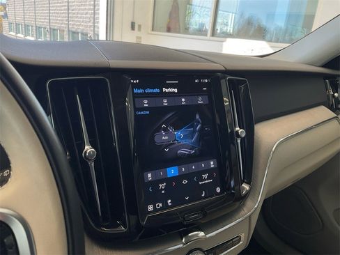 Certified 2024 Volvo XC60 B5 Plus image 23