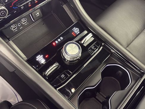 Used 2023 Jeep Grand Cherokee Overland w/ Luxury Tech Group IV image 39