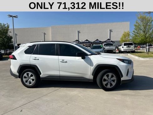 Used 2019 Toyota RAV4 LE FWD image 2