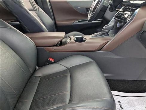 Used 2021 Toyota Venza Limited image 19