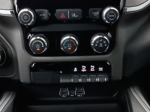 New 2026 RAM 1500 2WD Crew Cab image 4