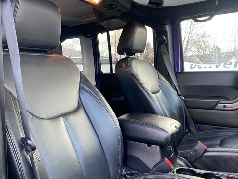 Used 2018 Jeep Wrangler Unlimited Sahara w/ Dual Top Group image 13