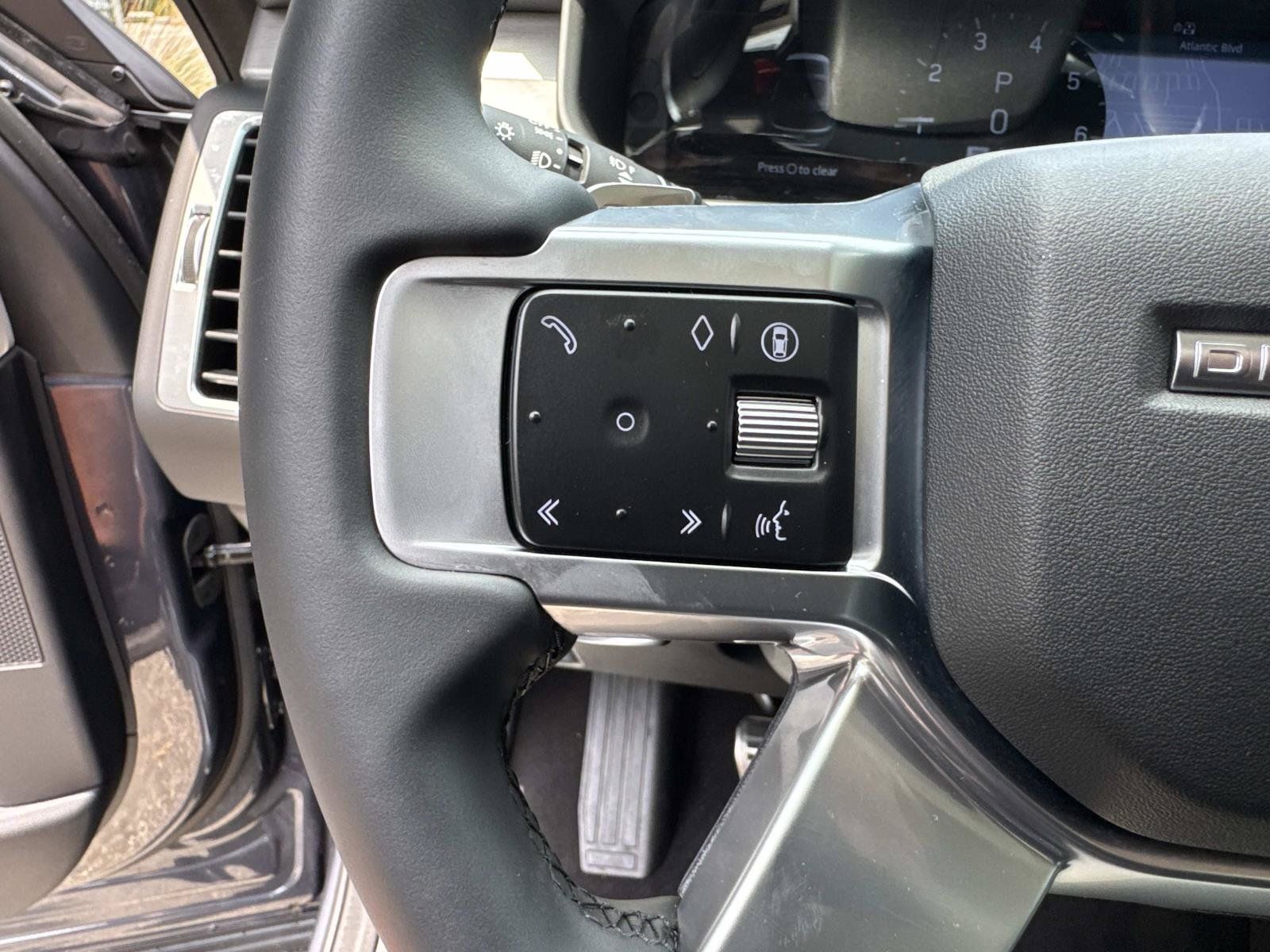 Certified 2026 Land Rover Discovery Limited Edition AWD/4WD image 32