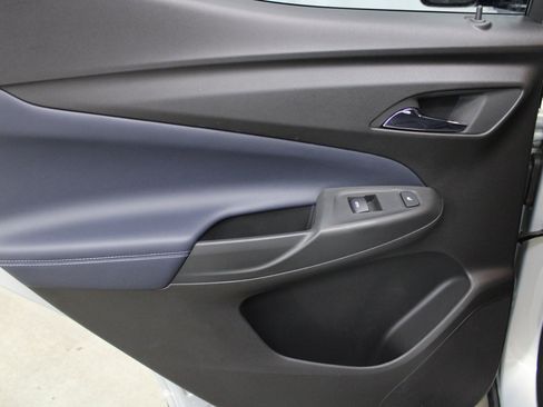 Used 2022 Chevrolet Bolt EUV Premier image 19