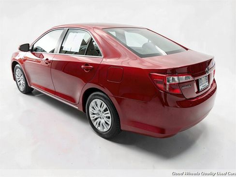 Used 2012 Toyota Camry LE FWD image 7