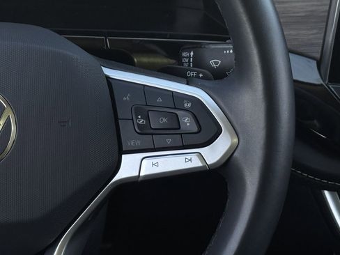 Used 2025 Volkswagen Atlas SEL Premium R-Line image 17