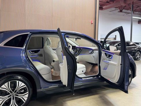 Used 2023 Mercedes-Benz EQE 350+ 4MATIC SUV w/ Exclusive Trim Package image 18