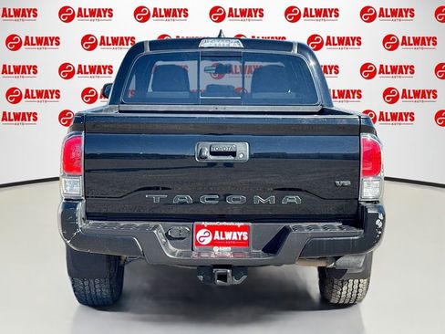 Used 2022 Toyota Tacoma TRD Off-Road image 7