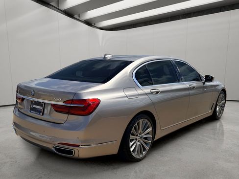 Used 2018 BMW 750i RWD image 6